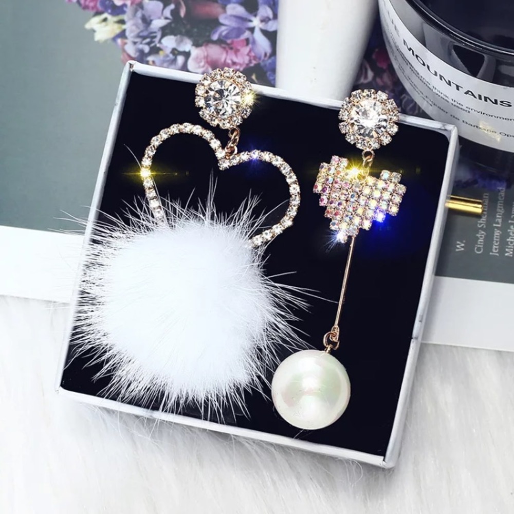 🌟 White Real Fur Rhinestone Earrings